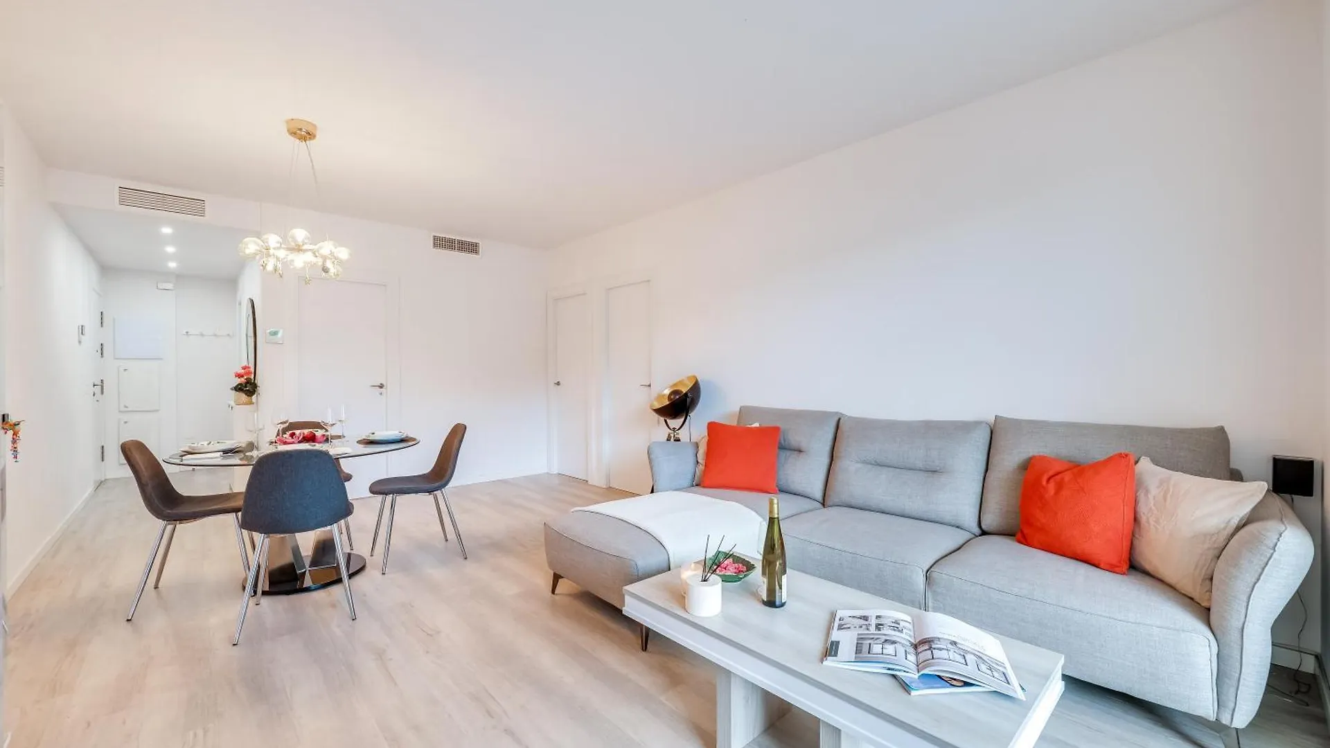 Elegant 2 Bdrm Minimalist Apt W Pool & Bbq Marbella