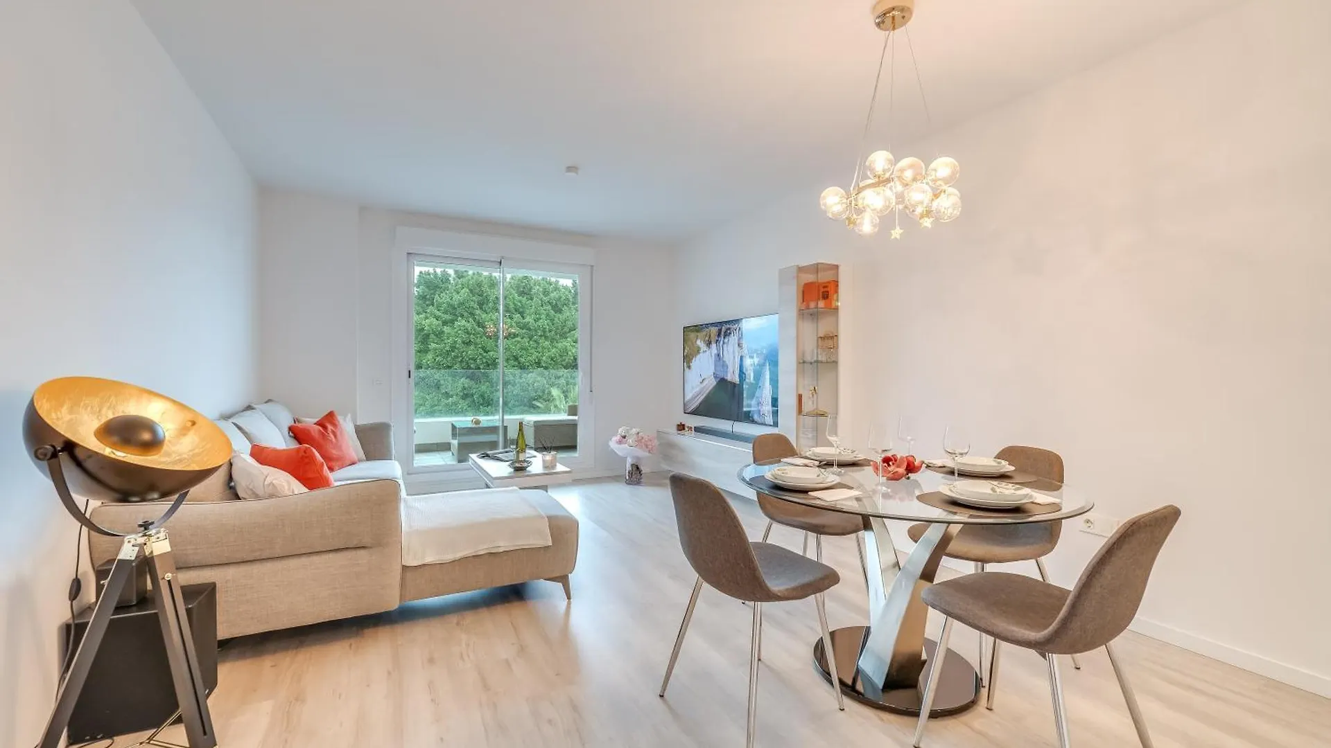Lägenhet Elegant 2 Bdrm Minimalist Apt W Pool & Bbq Marbella