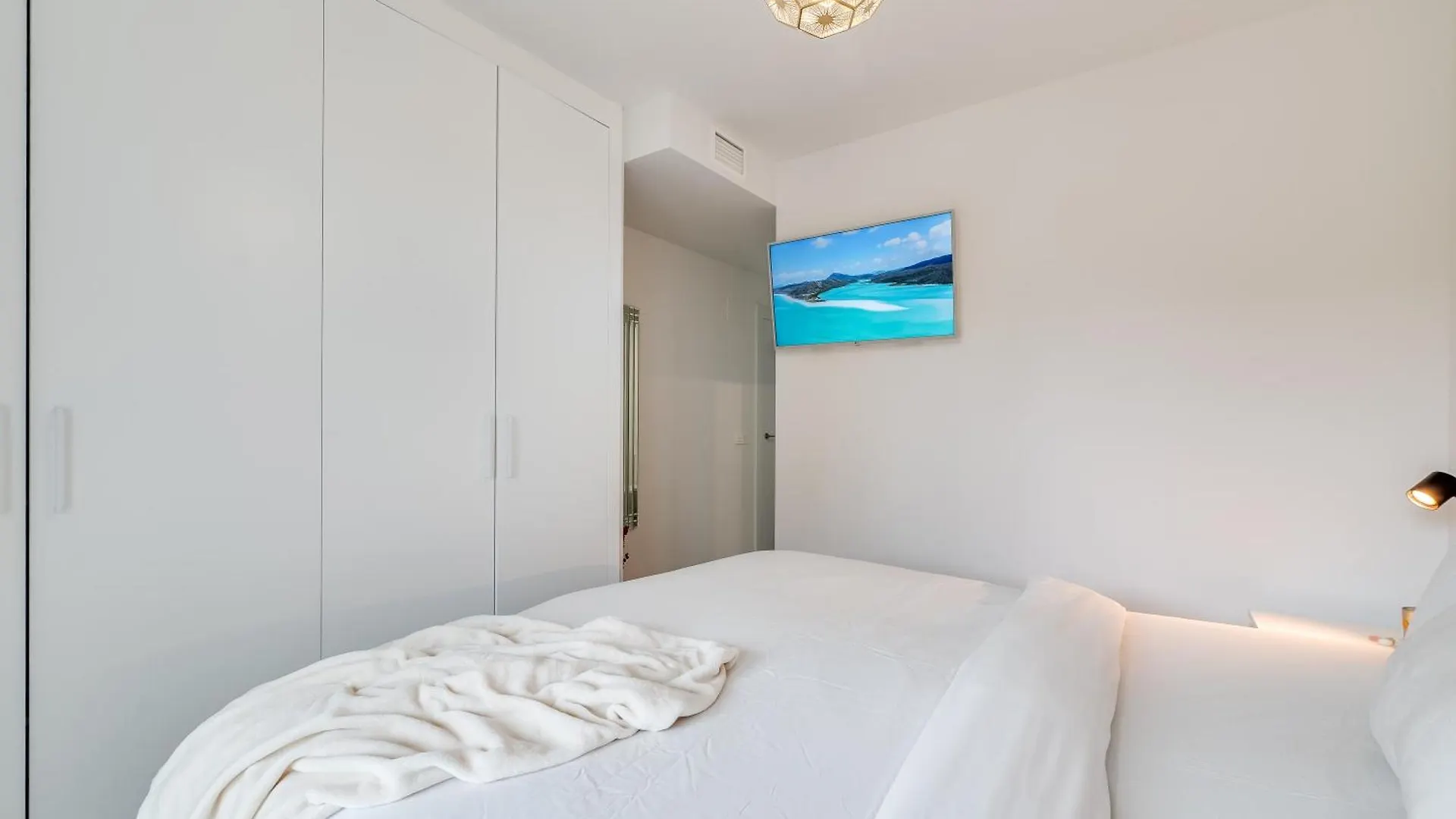 Elegant 2 Bdrm Minimalist Apt W Pool & Bbq Marbella 0*,  Spanien