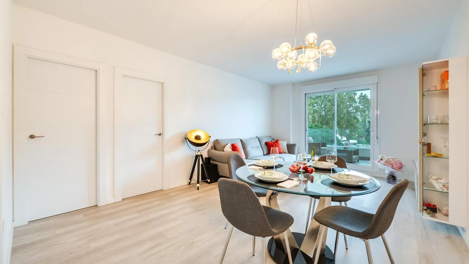 Elegant 2 Bdrm Minimalist Apt W Pool & Bbq Marbella 0*,