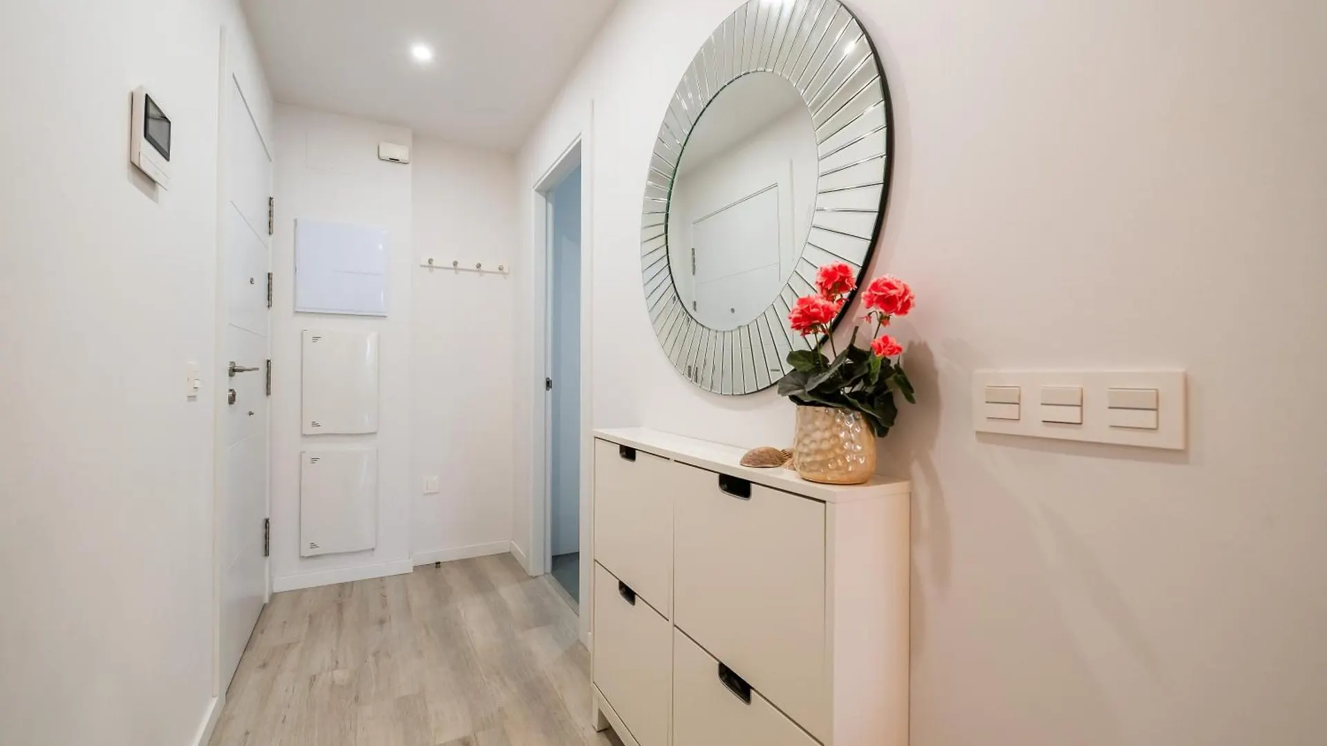 מארבלה Elegant 2 Bdrm Minimalist Apt W Pool & Bbq
