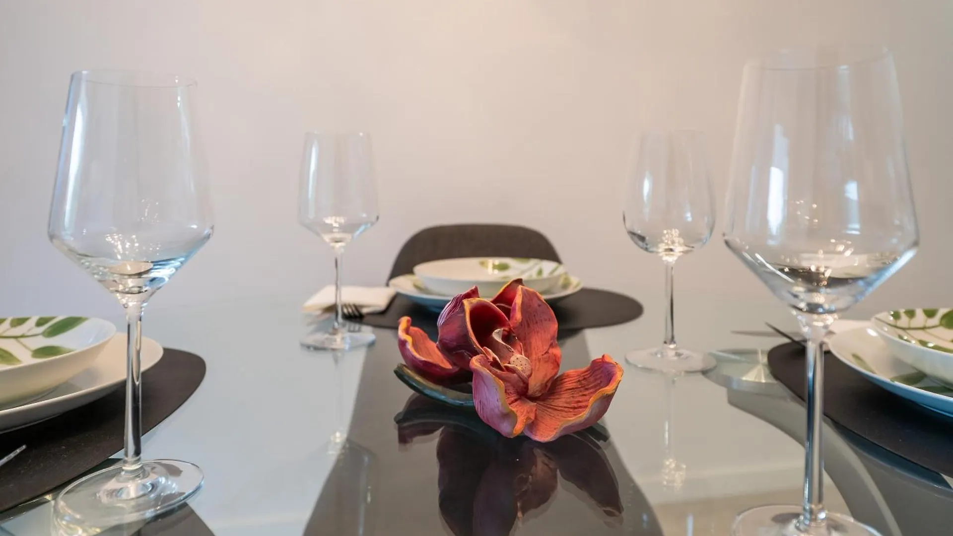 דירה מארבלה Elegant 2 Bdrm Minimalist Apt W Pool & Bbq