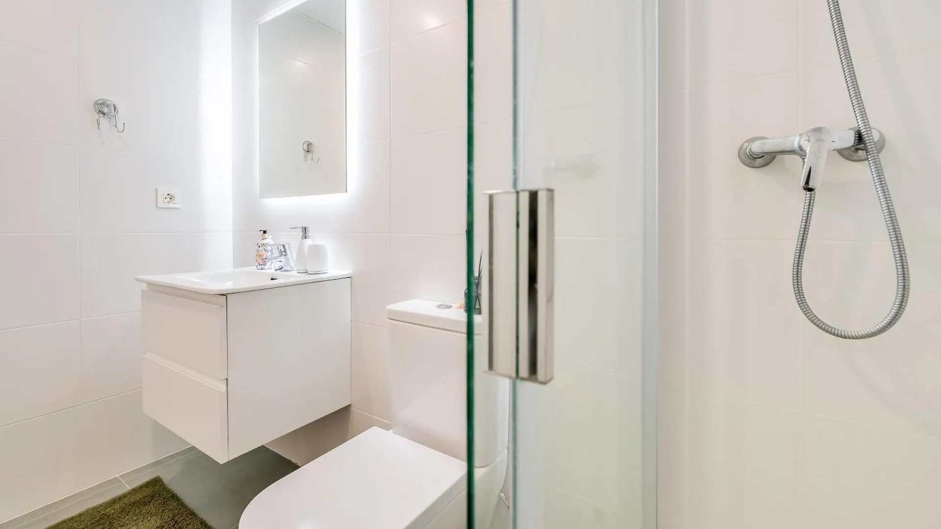 מארבלה Elegant 2 Bdrm Minimalist Apt W Pool & Bbq