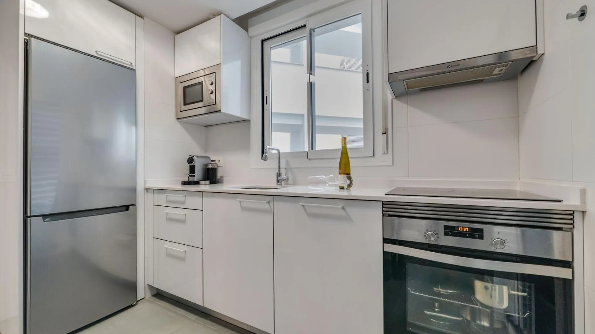 شقة Elegant 2 Bdrm Minimalist Apt W Pool & Bbq ماربيا إسبانيا