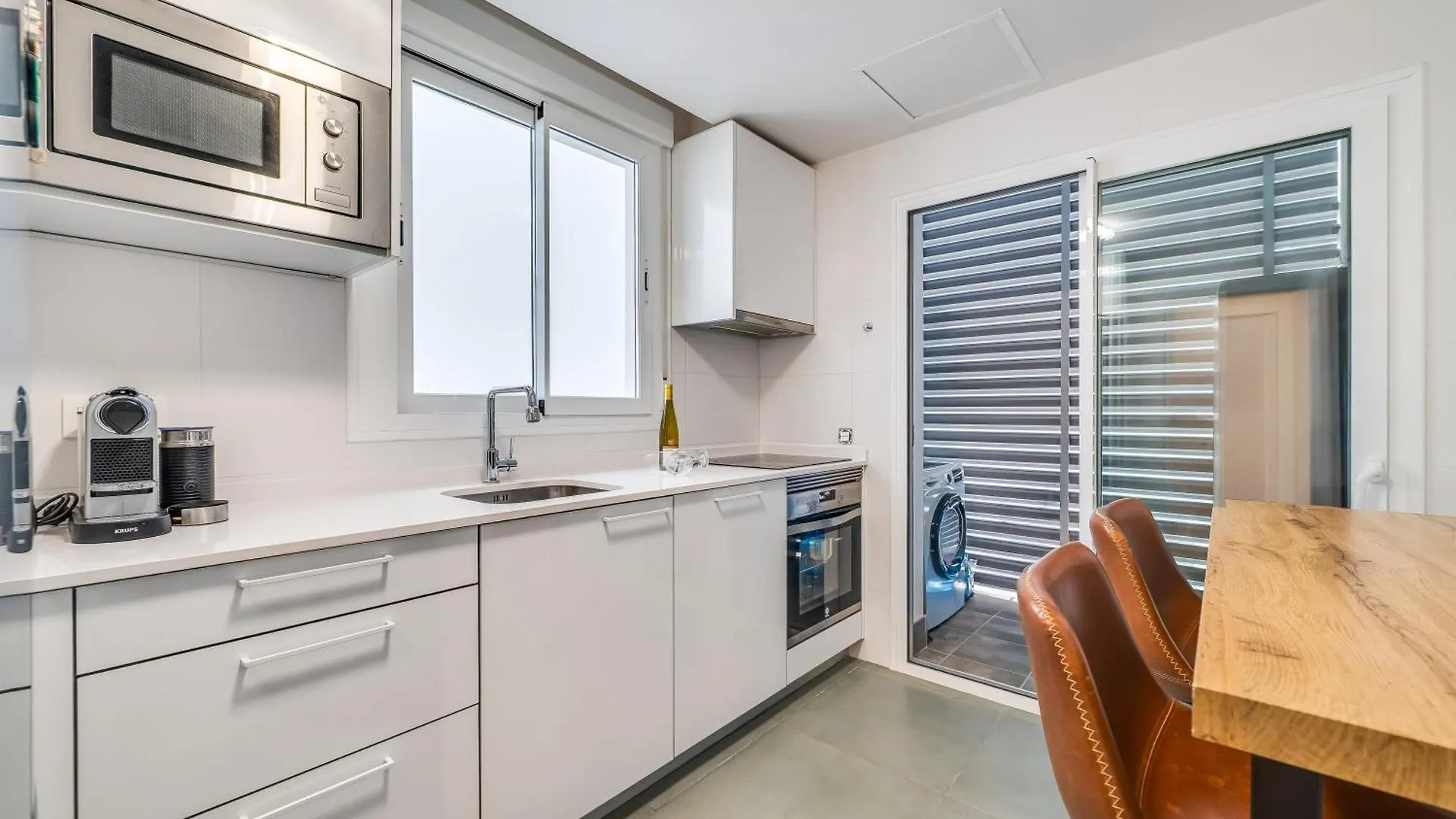 Elegant 2 Bdrm Minimalist Apt W Pool & Bbq ماربيا إسبانيا
